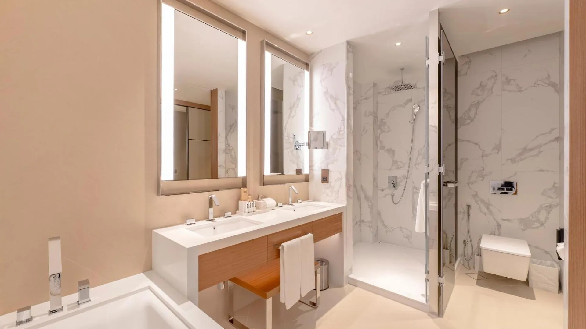 Address Dubai Opera Residences 0*,